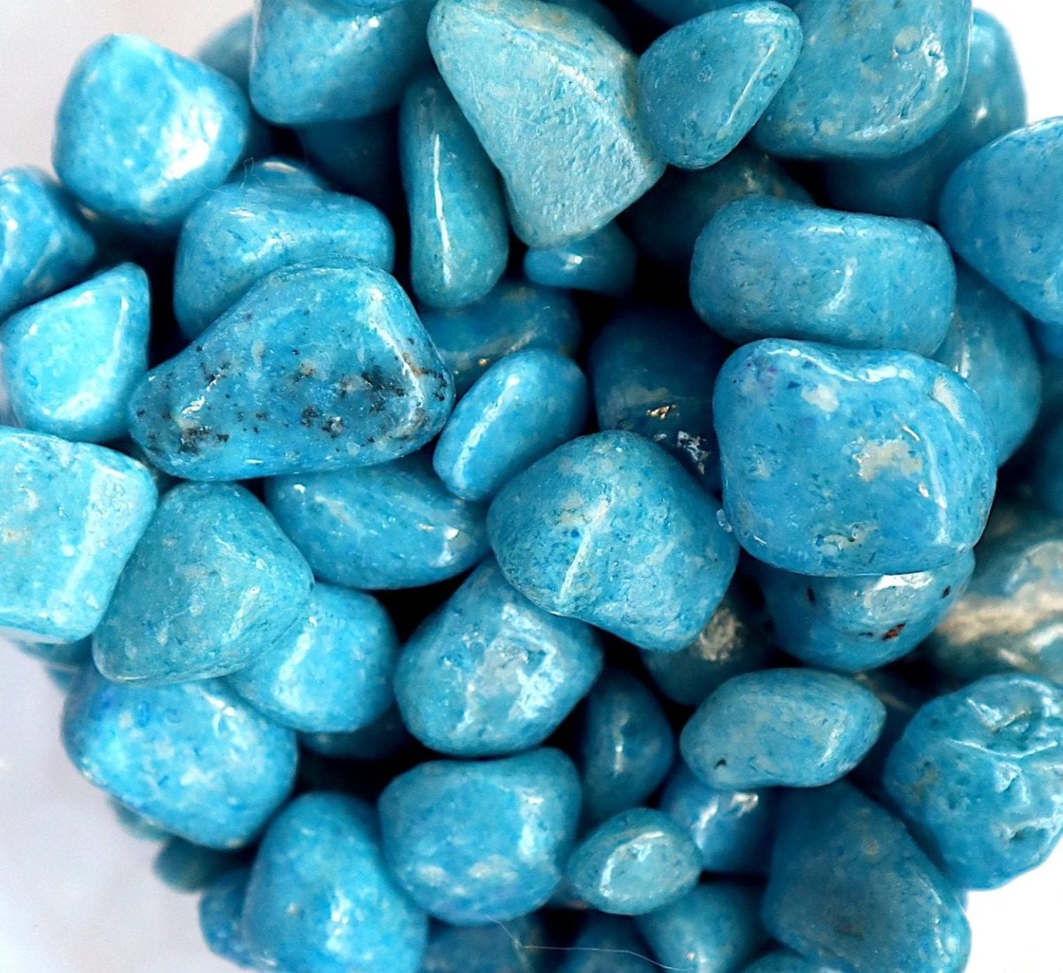 Turquoise Ferozi Aquarium Pebbles | Turquoise - Ferozi Decorative Painted Pebbles "Aquarium" 10 - 15mm - Greensouq -