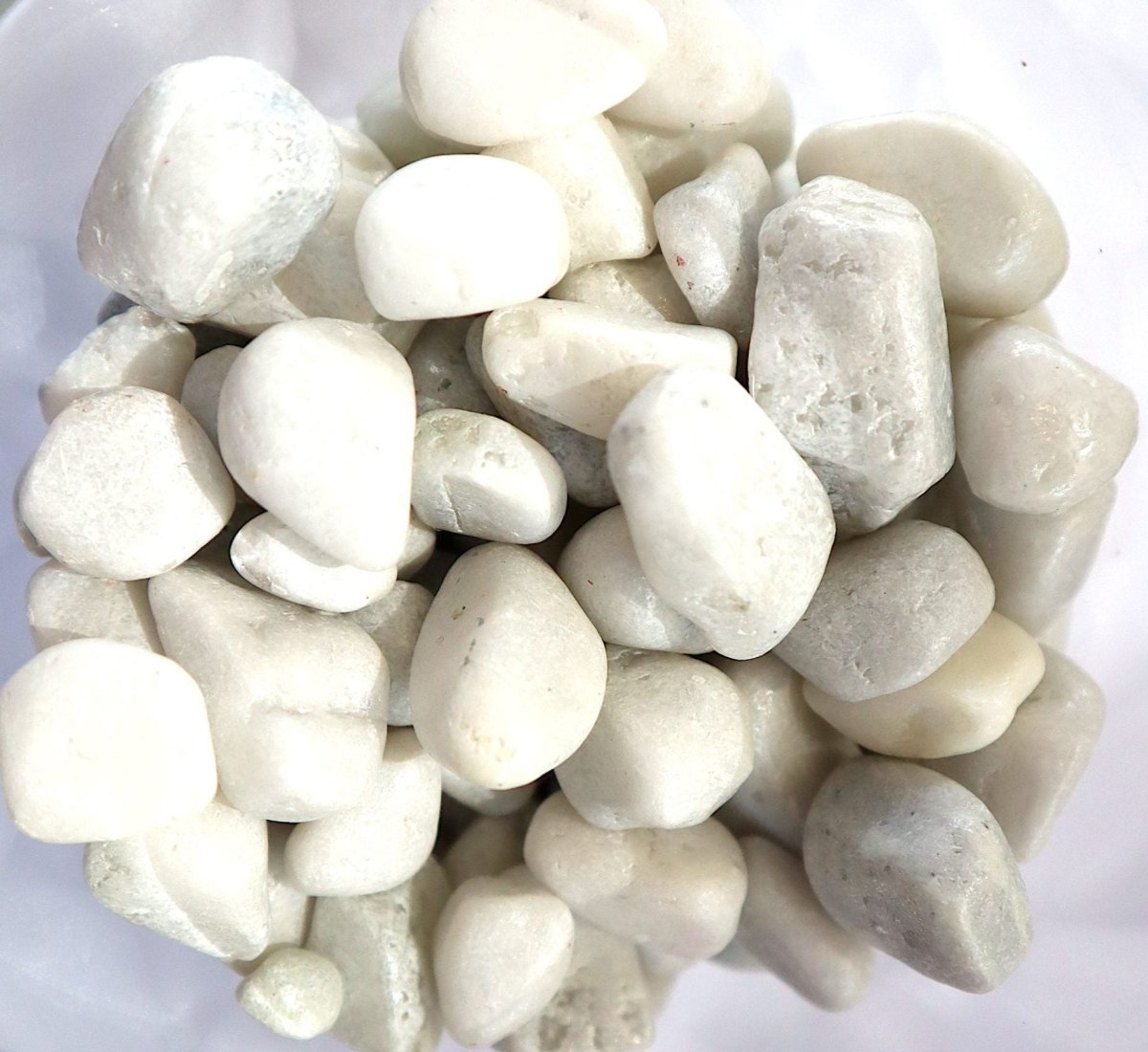 White Aquarium Pebbles | White Colour Decorative Painted Pebbles "Aquarium" 10 - 15mm - Greensouq -