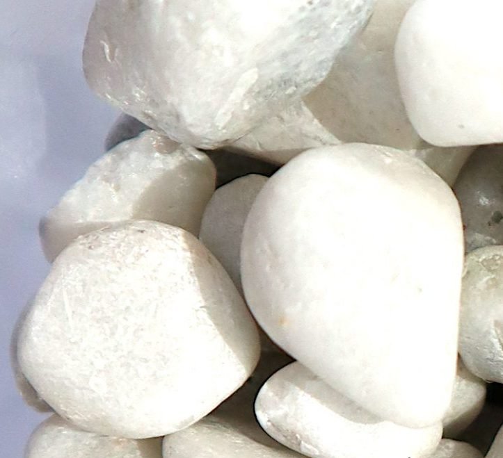 White Aquarium Pebbles | White Colour Decorative Painted Pebbles "Aquarium" 10 - 15mm - Greensouq -